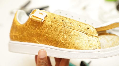 Sneakers, Alain Mukendi, Superstar Gold 24 carrat, TV show, Jordan Celtics, DJ Daddy K