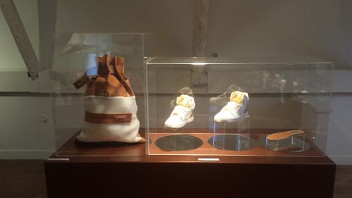Sneakers, Alain Mukendi, Superstar Gold 24 carrat, TV show, Jordan Celtics, DJ Daddy K